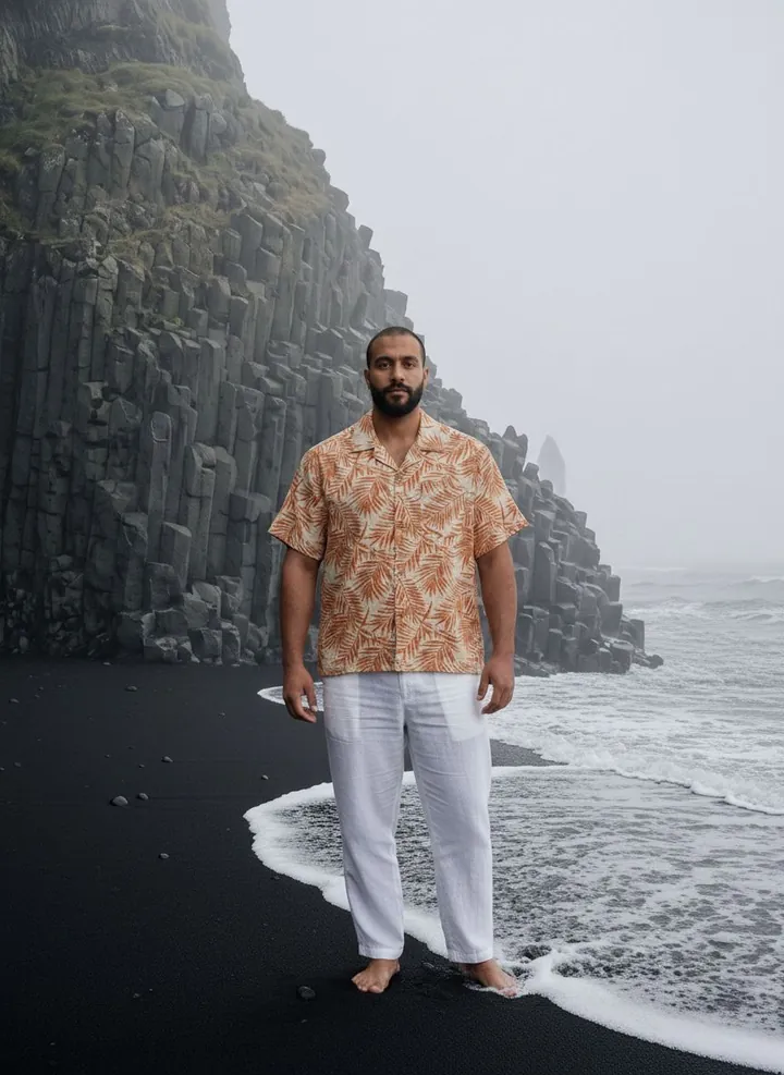 Karim indossa camicia resort con colletto camp nel set Sabbia nera